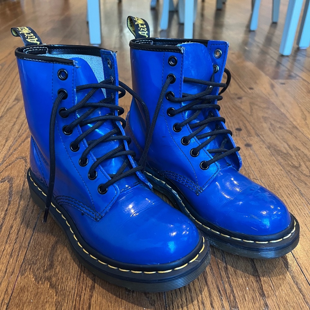 DOC MARTENS - Women's Blue Patent Leather Lace Up Boots Size 6